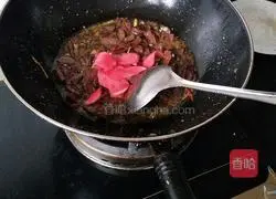 Illustration of how to stir-fry pig blood 3