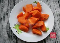 Illustration of how to make corn and duck legs stew 3