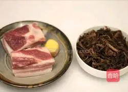 Illustration of how to make pork with pickled vegetables 1