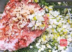 Illustration of how to make shepherd's purse and pork meatballs 2