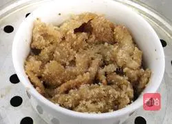 Illustration of how to make steamed pork with rice flour 7