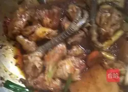 Old Hen Hot Pot Recipe Illustration 2