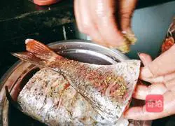 Illustration of how to make steamed fish 4