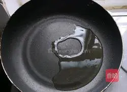 Illustration of how to make scrambled eggs with mushrooms 8