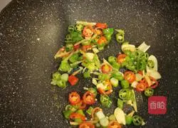 Illustration of how to make spicy and sour sausage 5