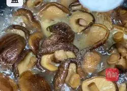 Illustration of how to cook cod fish paste and braised mushrooms 3