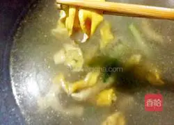 Illustration of how to make Qianjiang chicken offal 2