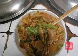 Illustration of how to make fried fish noodles with shredded pork 12