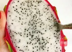 Illustration of how to make dragon fruit fried rice 2