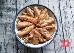 Illustration of how to make steamed chicken wings and enoki mushrooms 9