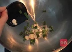 Illustration of how to make wolf tooth potatoes 3 