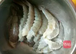 Illustration of how to make salt and pepper shrimp 2