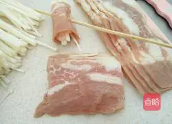 Illustration of how to make barbecue bacon and enoki mushrooms 3