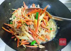 Illustration of how to make stir-fried meat with carrots, ginger, and ginger 7