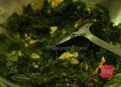 Illustration of how to stir-fry toon sprouts with eggs 3