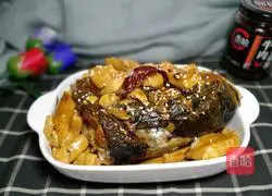 Illustration of braised fish head and braised tofu 9