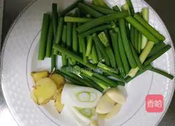 Illustration of the classic home-cooked mackerel with garlic sauce 4