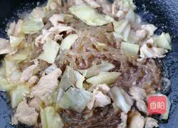 Illustration of how to make fried meat with vermicelli 11