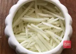Illustration of how to make fresh orange radish (relieving cough and reducing phlegm) 2