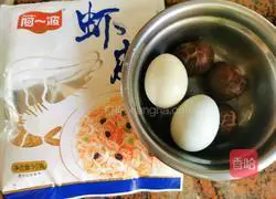 Illustration of how to make steamed eggs with dried shrimps and mushrooms 1