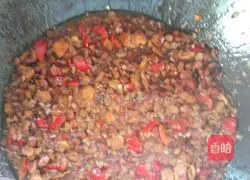 Illustration of braised vermicelli with peanuts and chicken 10