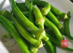 Illustration of how to make stir-fried pork with okra and mushrooms 3