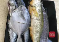 Illustration of how to stew fish in iron pot 1