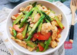 Illustration of how to make asparagus and fried meat slices 13