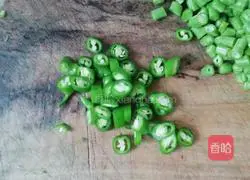 Illustration of how to make long beans and scrambled eggs 3