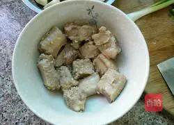 Illustration of how to make steamed pork ribs and taro 6