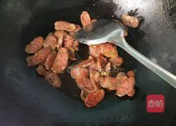 Illustration of how to make fried sausage with spring bamboo shoots 8