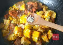 Illustration of how to make corn-roasted pork ribs 16