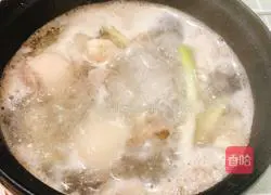 Illustration of how to cook duck meat with onions 4