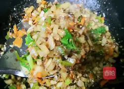 Illustration of how to make Ma Ma Xiang Beans, Dried Minced Pork and Stir-fried Pickles 5