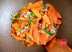 Illustration of how to make carrot-fried meat 6