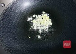 Illustration of how to make fried snow peas with sausage 5