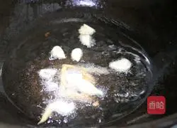 Illustration of how to stir-fry shredded pork belly with winter bamboo shoots 4