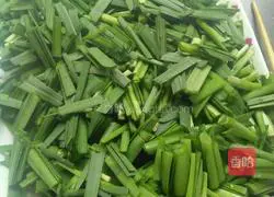 Illustration of how to make fried eggs with leeks 2