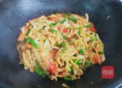 Illustration of how to stir-fry three shredded silkworms 9