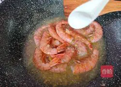 Illustration of how to make fried red shrimp with ginger and garlic 5