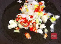 Illustration of how to stir-fry vermicelli with cabbage 5