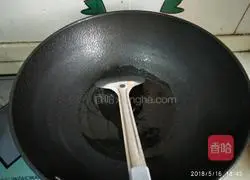 Illustration of how to stir-fry pork belly with dried mushrooms 5