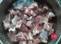 Illustration of how to cook potato ribs 1