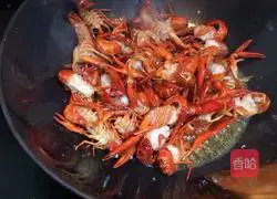 Illustration of how to make spicy crayfish 5