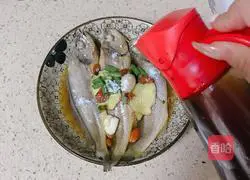 Illustration of steamed small yellow croaker 7