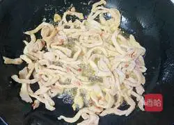 Illustration of how to make green pepper shredded pork 4