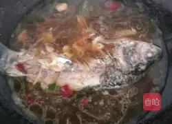 Illustration of how to stew crucian carp 5