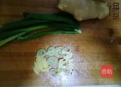 Illustration of how to make tender bamboo shoots and diced pork belly 6