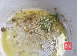 Illustration of how to make spicy stir-fried shredded pork with white jade mushroom 7