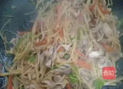 Illustration of how to make fried shredded pork with potatoes 8